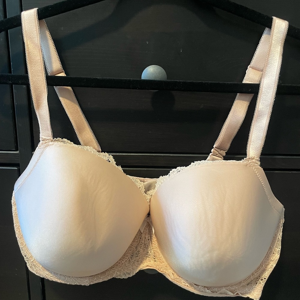 Never Worn Victoria’s Secret Cream Dream Angels 38DDD